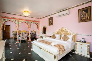 Stone Wood Riverfront Resort, Siolim