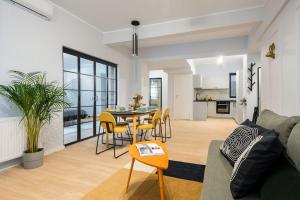 Sunny 4BR Flat - Top Location - Charming Balcony