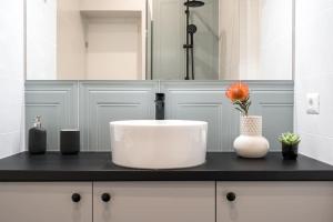 Sunny 4BR Flat - Top Location - Charming Balcony