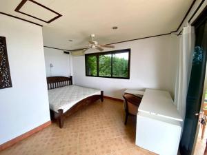 Spacious Villa with Sunset Sea View