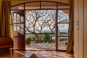 Spacious Villa with Sunset Sea View