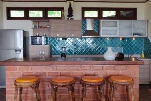 Spacious Villa with Sunset Sea View