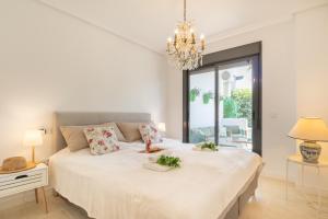 Sunset Golf Gold - Happy Rentals