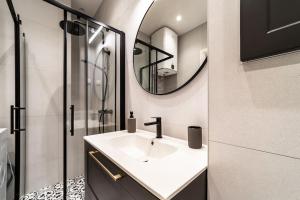 Exclusive apartment in city center plus free parking