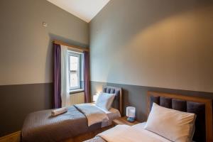 Central 2BR Apt with Balconies - By Wehost