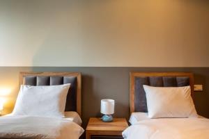 Central 2BR Apt with Balconies - By Wehost