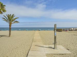Cubos Estepona Oceanview Apartment & Free Parking