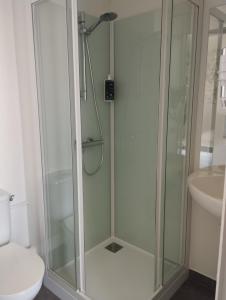 Hotels Brit Hotel L'Arrivee Guingamp : photos des chambres