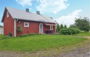 2 Bedroom Cozy Home In Falköping - 法尔雪平
