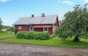 2 Bedroom Cozy Home In Falköping