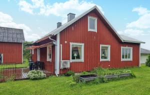 2 Bedroom Cozy Home In Falköping