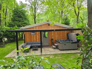 Tiny Lodge met prive Jacuzzi