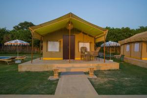 Elivaas 5 BHK with Pool, Tents & Pond - Kaimalgarh Farmstay