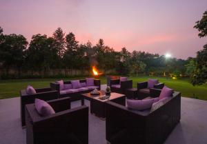 Elivaas 5 BHK with Pool, Tents & Pond - Kaimalgarh Farmstay