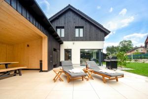 Residence Smržovka - Luxury House with Swimming Pool, Jacuzzi, Garden and BBQ