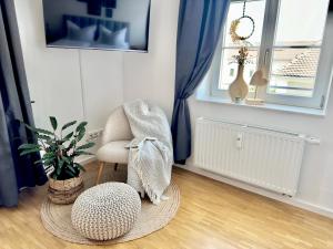 Modernes Appartement "ALTE MÄDCHENSCHULE", inkl Stellplatz, E-Bike Ladestation, Boxspringbett, Business, 2 Personen, gratis Kaffee und Tee, WLAN