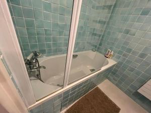 Appartement vue mer au cœur du vieux village