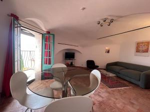 Appartement vue mer au cœur du vieux village