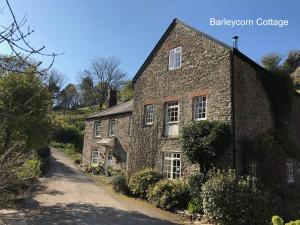 Watermill Cottages - 18th Century converted Mill 10 mins from beach