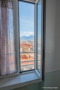 Dreibettzimmer mit Stadtblick