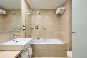 Triple Room room in Hesperia Barcelona Ramblas
