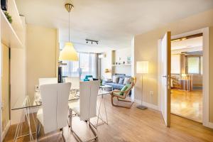 Amplio y Céntrico, Ubicacion Tranquila, Calefacción central, jardines, supermercados, cafeterías y todos los servicios en el corazón de la ciudad