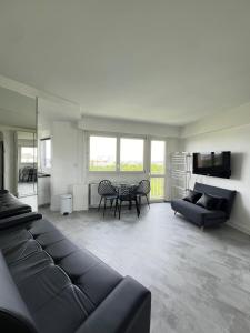 Apartment HOME in Paris with View, 15min to center