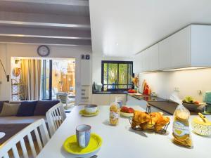 Maisons de vacances A 750m des plages, jolie maison pour 4 : photos des chambres