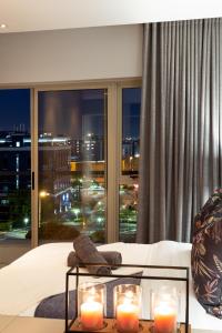 Harbours Edge Walk to V & A Waterfront and CTICC