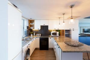 Harbours Edge Walk to V & A Waterfront and CTICC