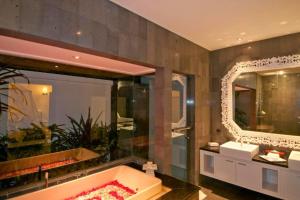 Cozy 2 BR Private Pool Villa ZN104