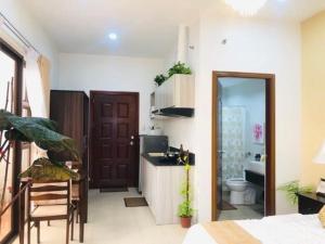 Modern Studio Gem - Two Balconies with Ocean & Mountain Views