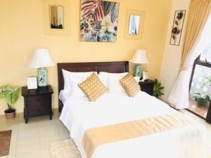 Modern Studio Gem - Two Balconies with Ocean & Mountain Views