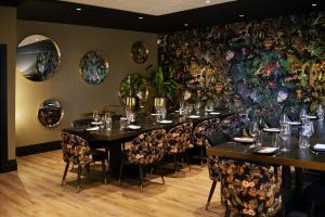Hotels The Originals Boutique, La Maison Rouge, Lens Ouest : photos des chambres