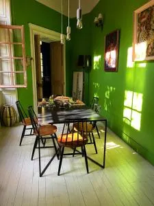 UNE城堡之夜酒店 - 弗朗舍维尔