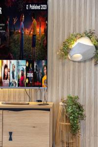 Cozy 1BHK Getaway with Balcony by BlueCloud holidays