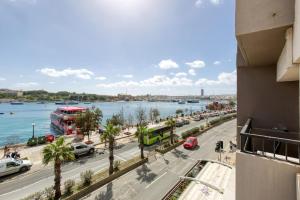Stunning view, Sliema Seafront, 2bedroom apt
