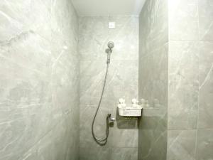 Comfy and Simply Look Studio Room Sayana Bekasi Apartment By Travelio