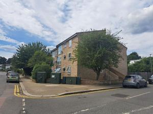 1 bedroom flat with allocated parking