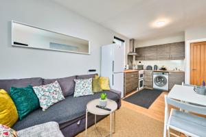 Princess Green 5 - Portrush by the Sea