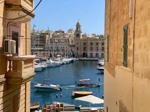 Gardjola Apartment - Authentic Stay By the Marina, Ideal for Couples - Senglea