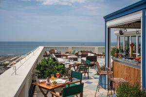 Butterfly with Beach & Breakfast included