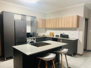 Spacious 2 Bedroom Apartment in Midrand, Waterfall City - Business and Family friendly - 12 Elizabeth Place