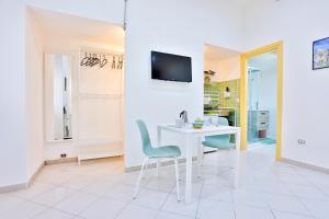 Track Station Studio Apartment - with Netflix