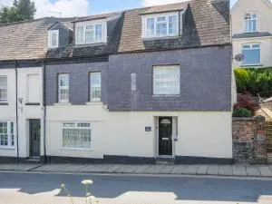 Stone's Throw Cottage - Werrington