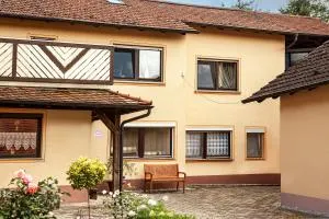 Farmhouse Apartment - Rügheim
