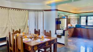 Willostays Alpine Mansion 6bhk