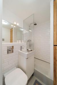 Wiejska 20 by Homeprime