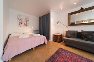 Wiejska 20 by Homeprime