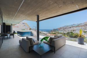 The One Luxury Apartments